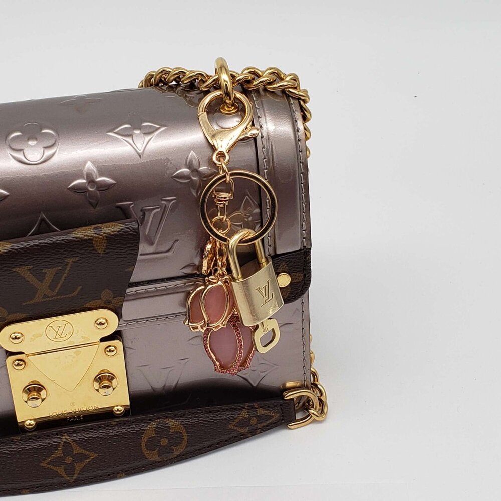 LV Gold Padlock Authentic 🔑 Luxury Bag Charm w/ Unbranded Flower Keychain - Picture 2 of 7